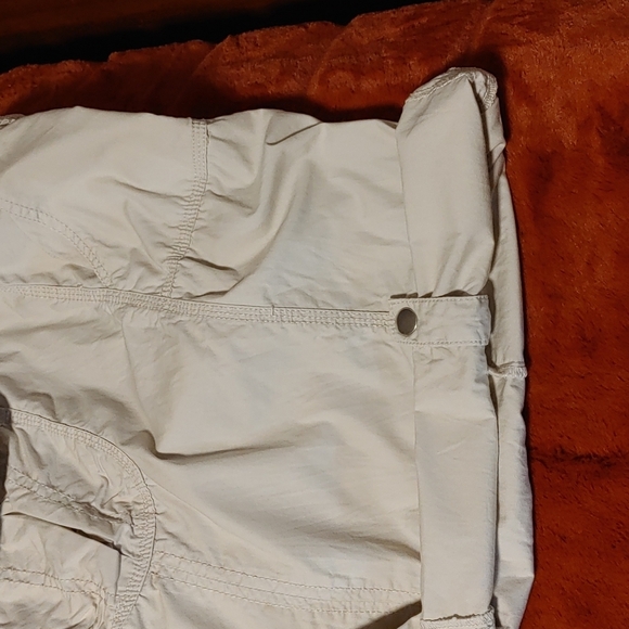 Jules & James Women's Cargo Shorts - Picture 9 of 9